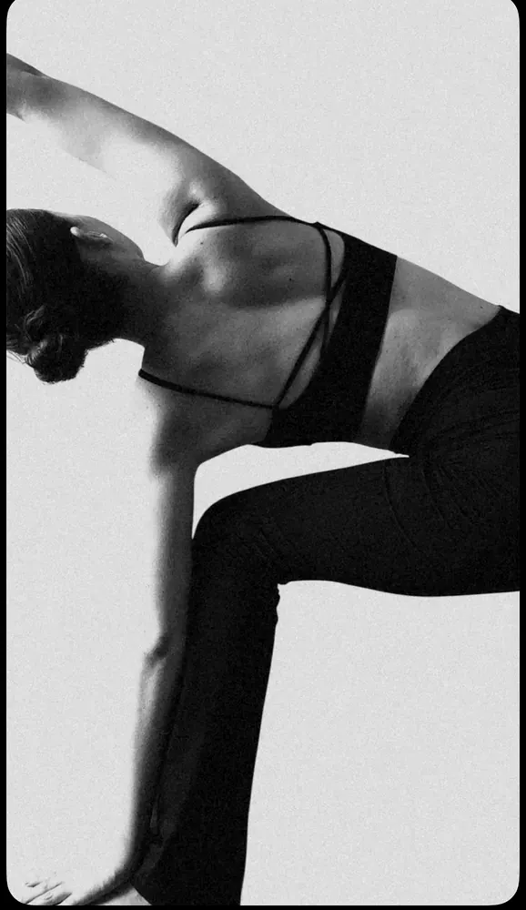 Posture de flexion en yoga
